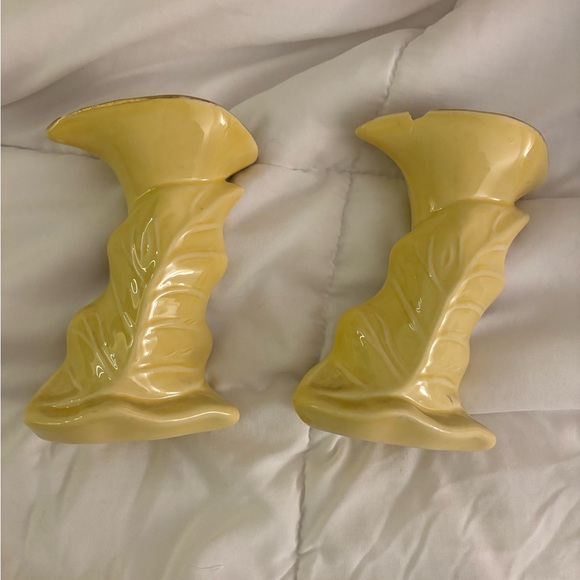 Elegant Yellow and Gold Ceramic decorative vase - Picture 2 of 5